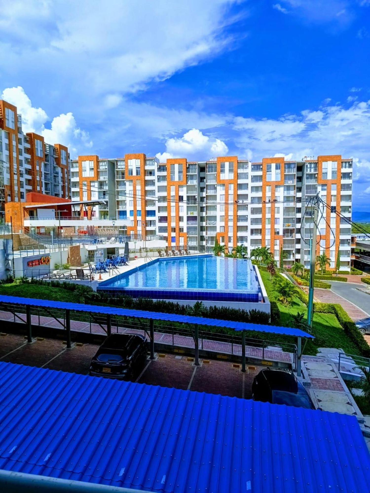 Vacacional Familiar En Girardot, Piscinas, Jacuzis, Parqueadero Privado * Girardot